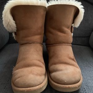 Bailey Button UGGS !!